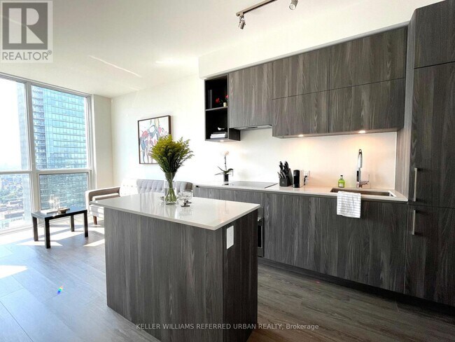 Photo du bâtiment - 1-3501 Yorkville Ave