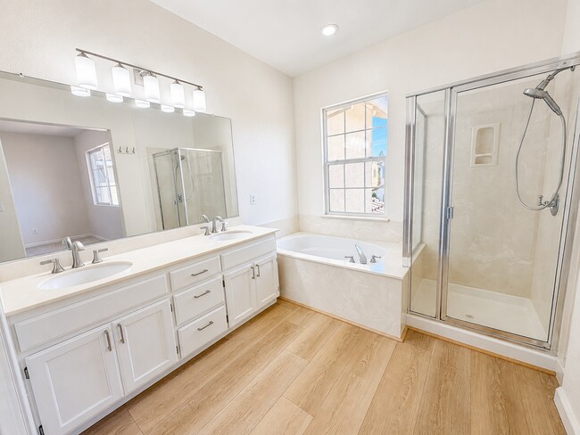 Building Photo - Beautiful Single Family 4 Bedroom Now Available!