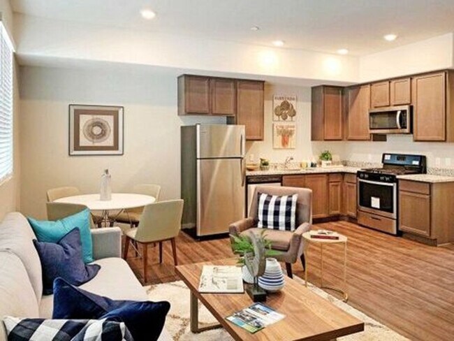 Interior Photo - Mariners Landing