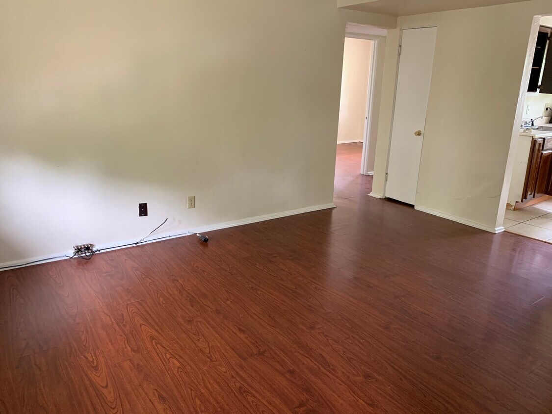 9532 Midland Blvd, Overland, MO 63114 Apartments in Overland, MO