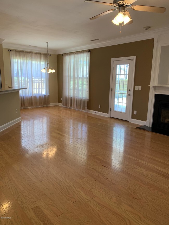 Building Photo - 3137 Redfield Dr