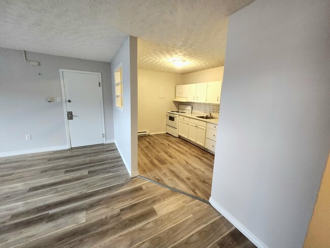 Building Photo - 17 Scott Ave