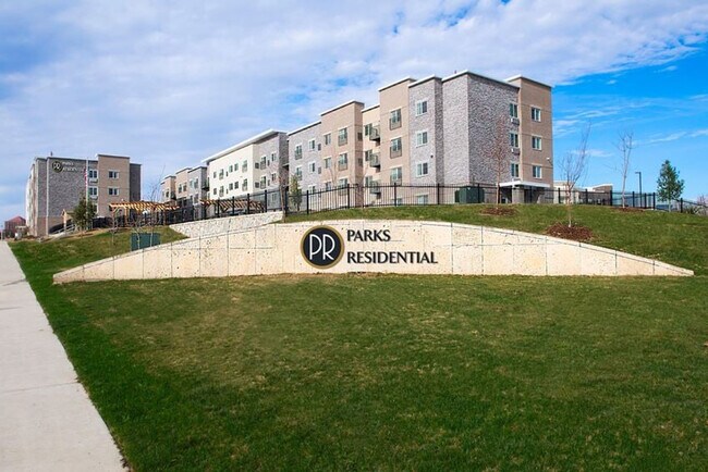 Building Photo - 2220 N Glenville Dr