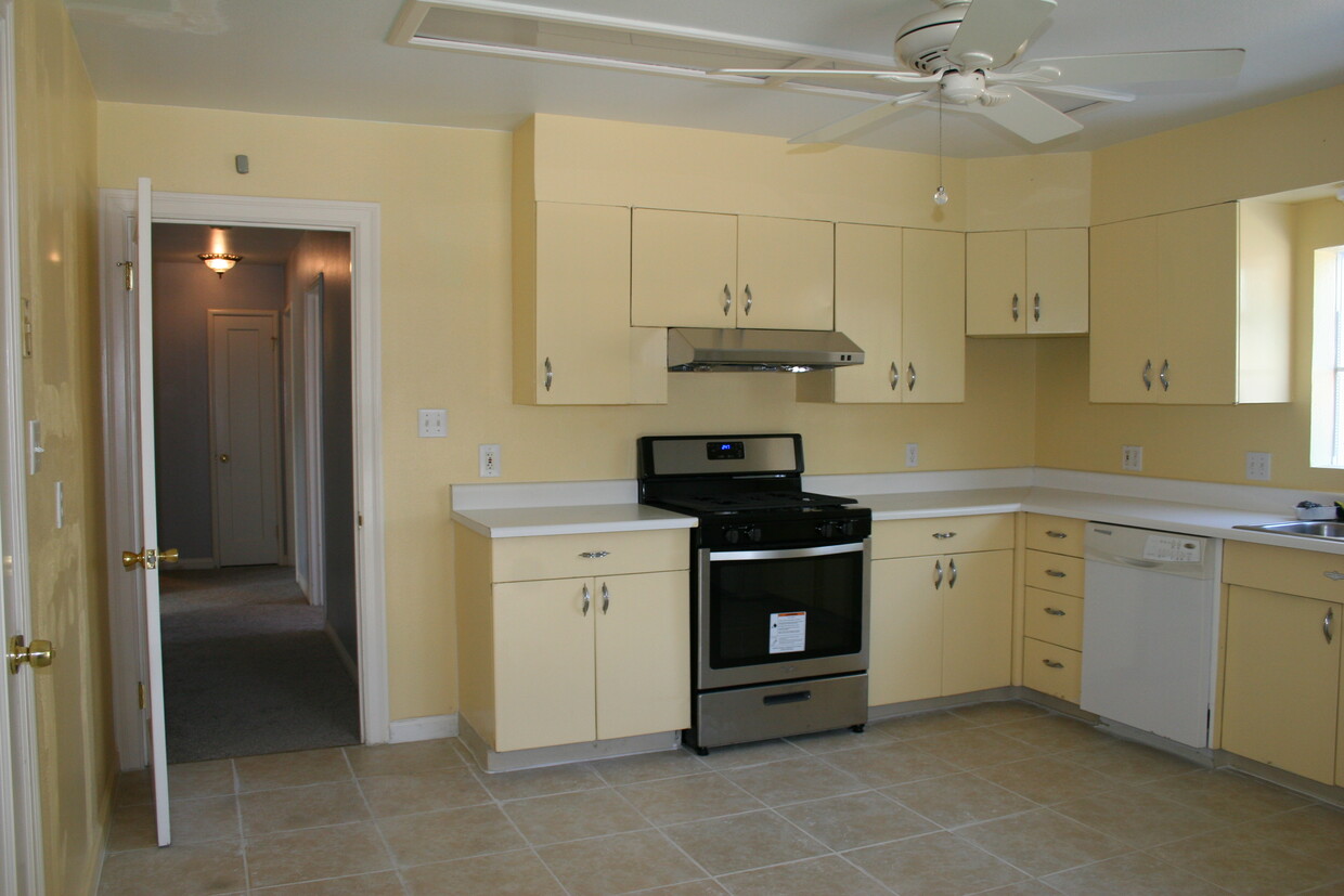 Building Photo - 1822 Noemi Dr