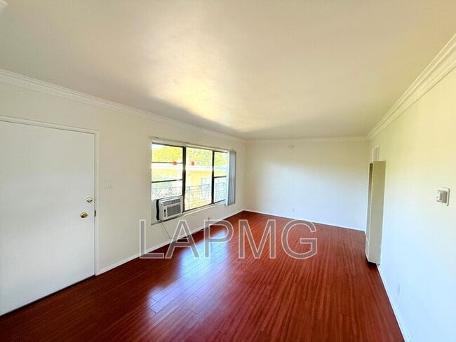 Building Photo - 655 N Manhattan Pl