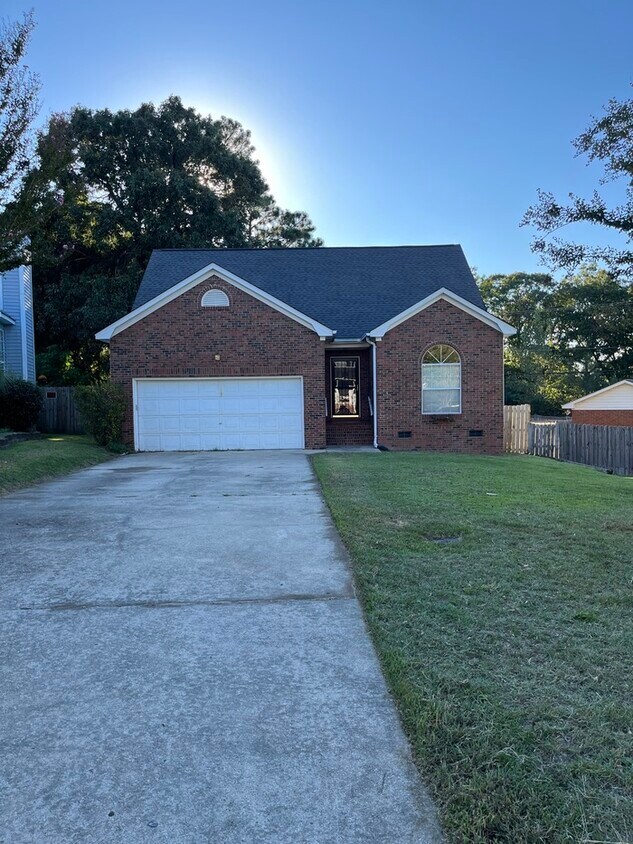 Primary Photo - Large backyard and screened porch