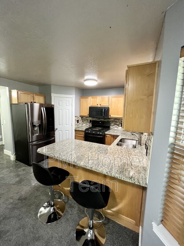 Building Photo - 871 Quinn Ct