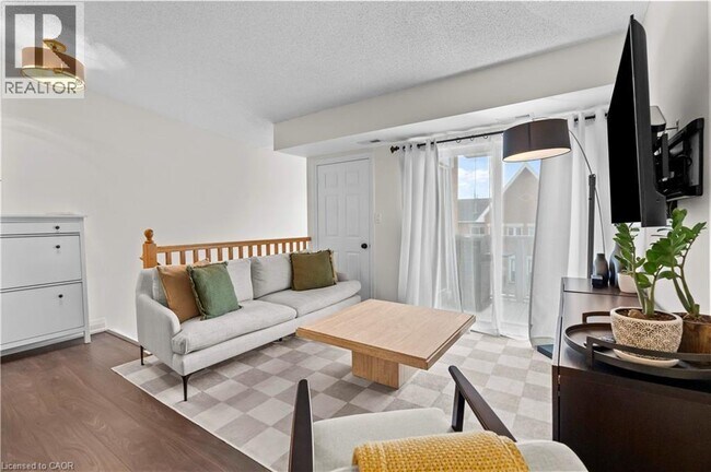 Photo du bâtiment - 1701 Lampman Ave