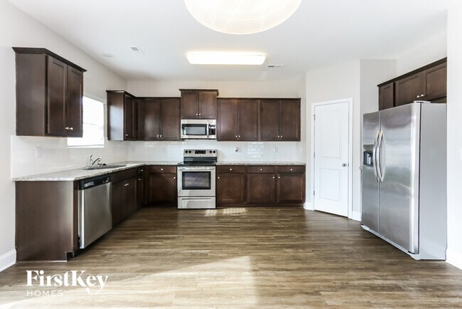 Building Photo - 9152 Marion Oaks Dr