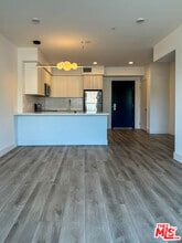 Building Photo - 6535 Melrose Ave