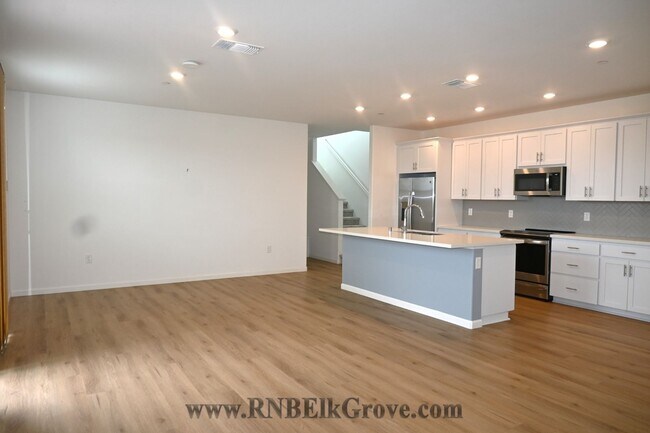 Foto del edificio - Resident Benefit Package Property
