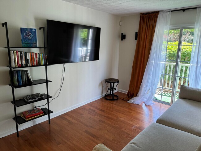 Building Photo - 3120 Seven Pines Ct