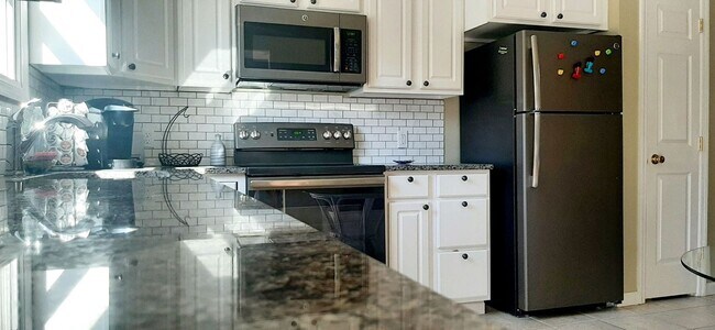 Foto del edificio - 3Bed/2.5 Bath On West Run Rd - Available 0...