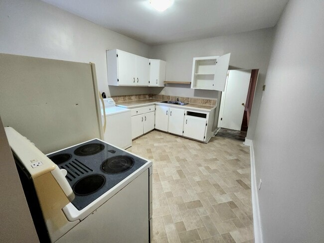 Building Photo - 95-95 Carleton St