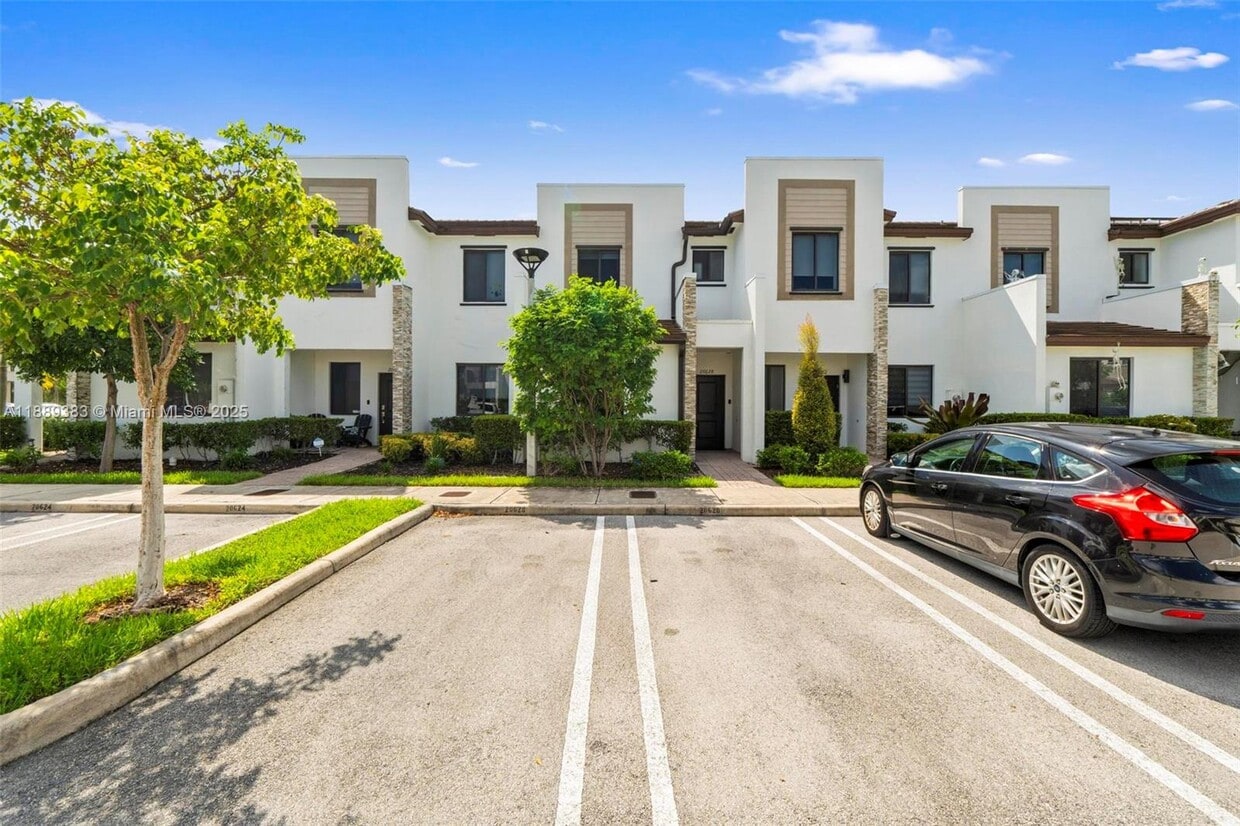 Foto principal - 20628 NE 7th Pl