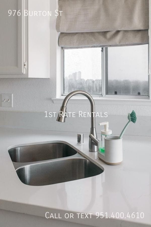 Foto del edificio - 976 Burton St