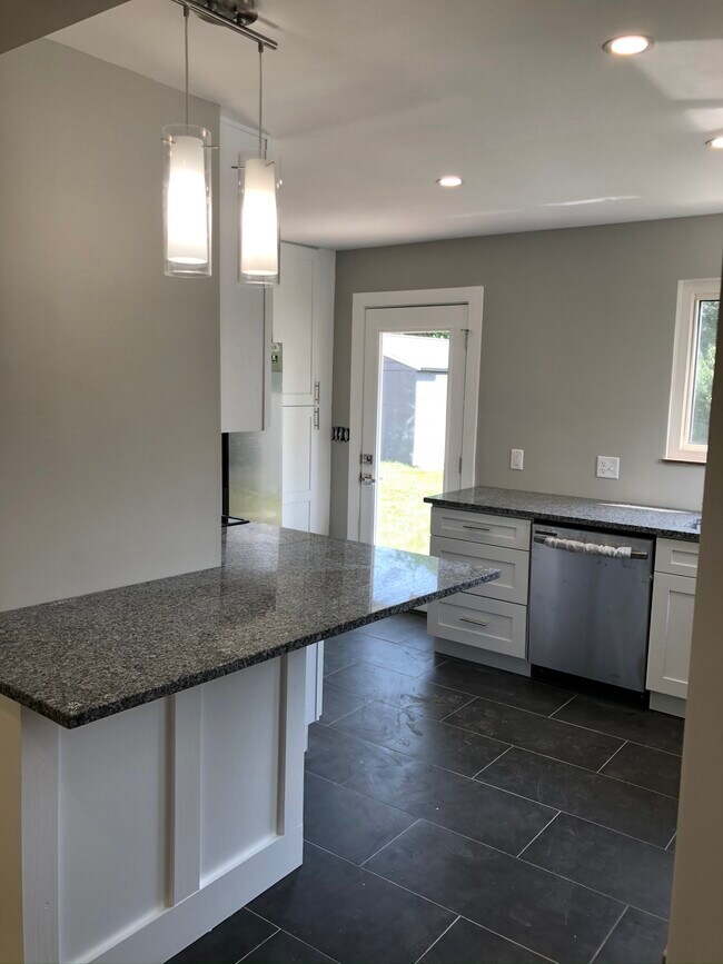 Kitchen with breakfast bar. New stainless steel appliances - 2551 Cranford Rd