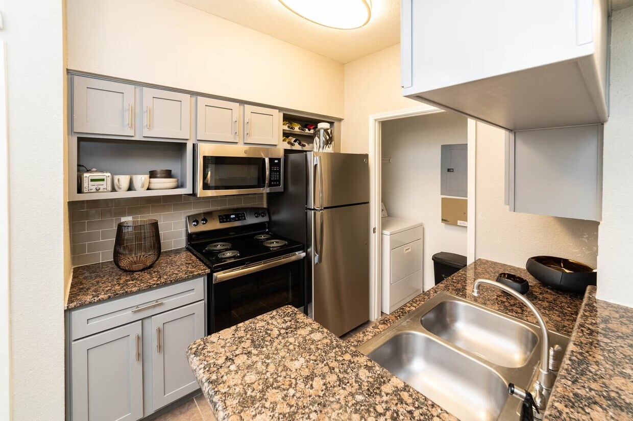 Primary Photo - Pet-Friendly Comfort with Luxury Perks!
