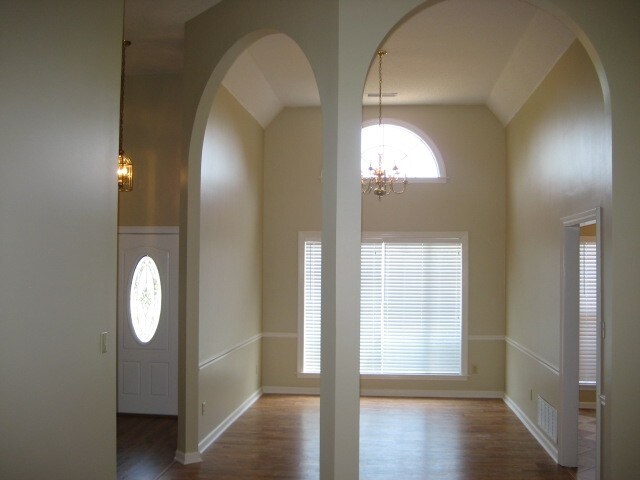 Building Photo - 910 Scotch Pine Cove