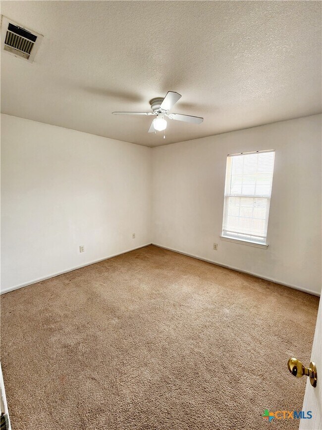Foto del edificio - 5807 Redstone Dr