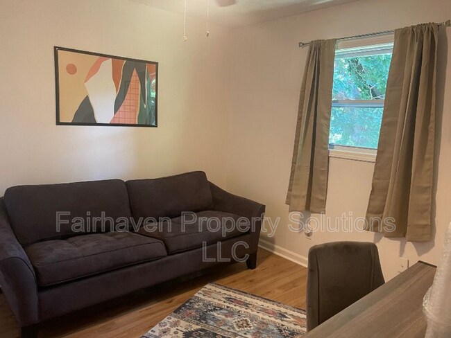 Foto del edificio - 1859 Williams Ave