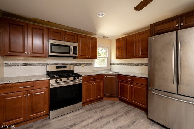 Building Photo - 540 Broughton Ave