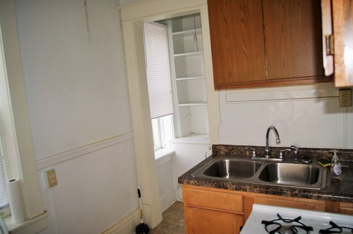 Building Photo - 469 Herschel St