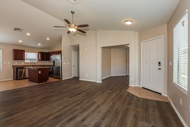 Foto del edificio - 1658 E Shari St