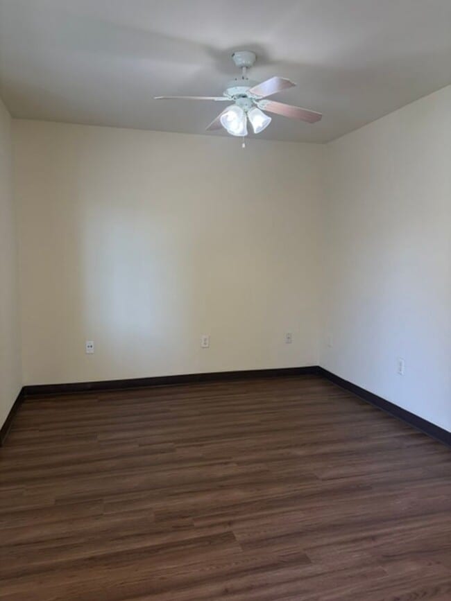 Building Photo - 600 Hosking Ave