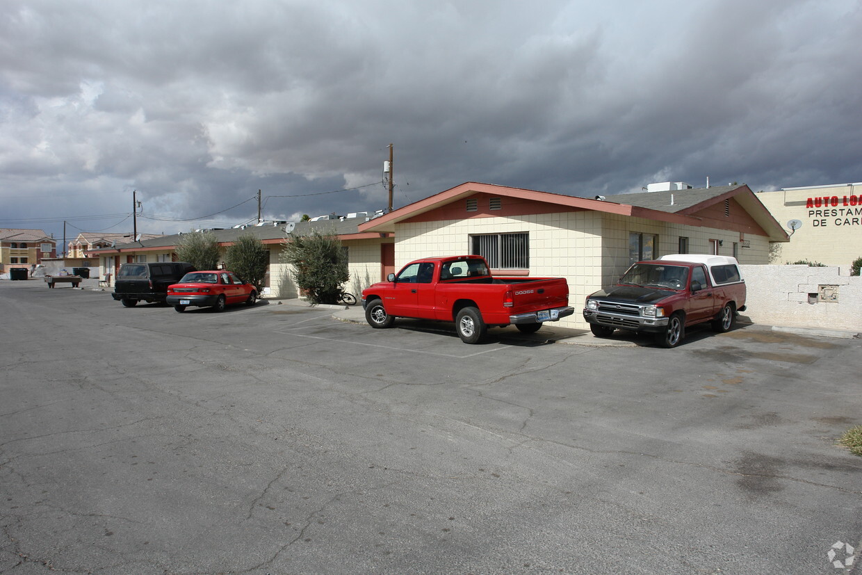 Primary Photo - 1761 N Nellis Blvd