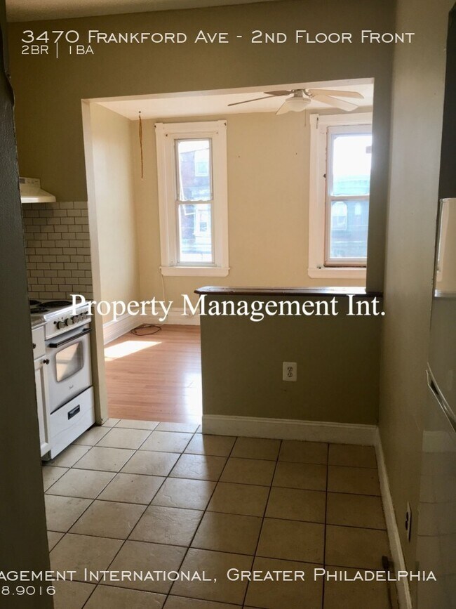 Building Photo - Nice size bi-level 2 bedroom Apartment
