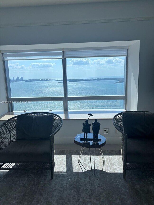 Building Photo - 1435 Brickell Ave