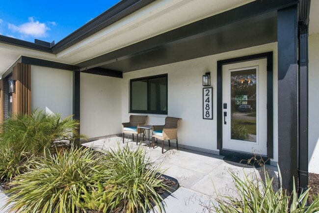 Building Photo - 2488 Del Rio Way