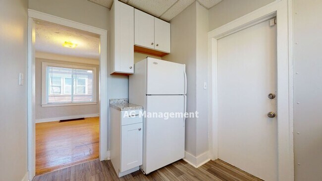 Building Photo - 43 N Sanford St
