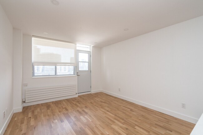 Photo du bâtiment - 230 Oak St