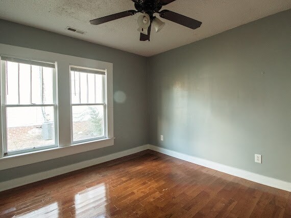 Foto del edificio - 1439 Sloan Ave