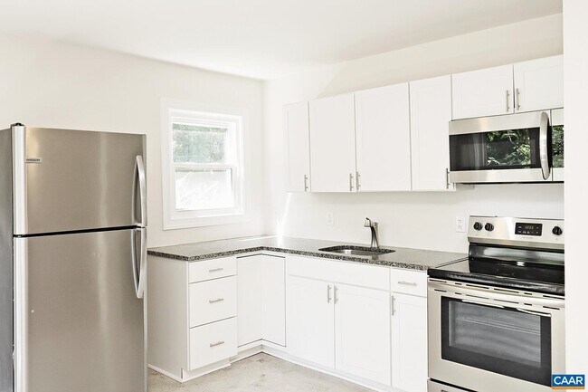Foto del edificio - 616 Rockcreek Rd