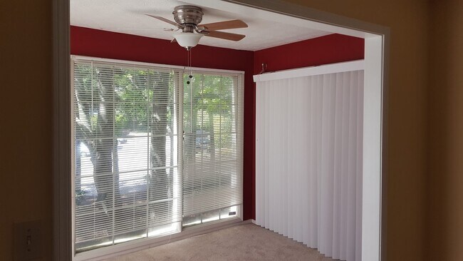 Foto del edificio - 1350 Brockett Pl