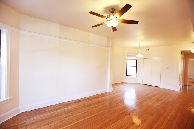 Foto del edificio - 1225 W Winnemac Ave