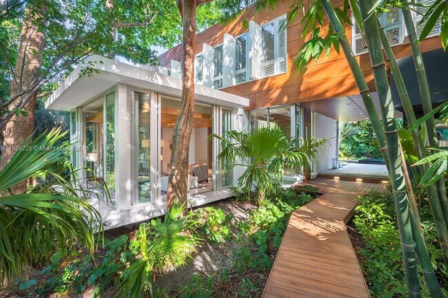 Foto del edificio - 3503 Banyan Cir