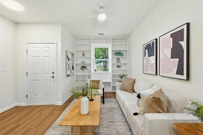 Foto del edificio - 5913 Red Bud Ridge Ln