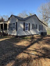 Building Photo - 1633 Yvonne Dr