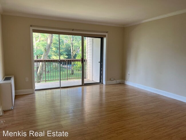 Building Photo - 2 br, 1 bath House - 7420 Lakeview Drive W204