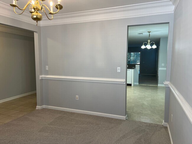 Foto del edificio - Three Bedroom Home in Pinecrest with Garage