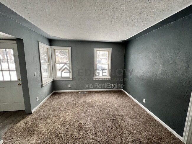 Foto del edificio - 1046 Ducey Ave