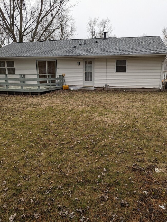 Building Photo - 3303 Sylvan Dr