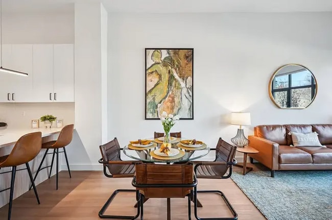 Foto del edificio - 1642 E 56th St