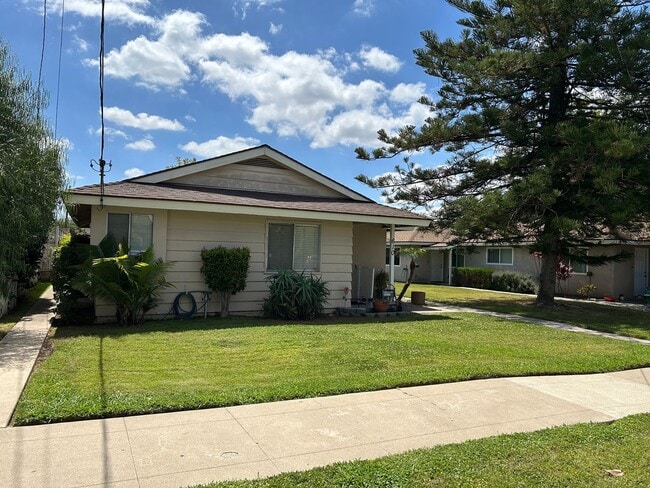 Foto del edificio - Adorable 2 Bed 1 Bath Duplex Unit in Orange Near Old Towne Orange