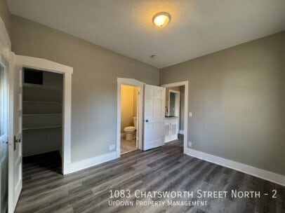 Foto del edificio - 1083 Chatsworth St N