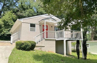 Building Photo - 2121 Nichols Ln